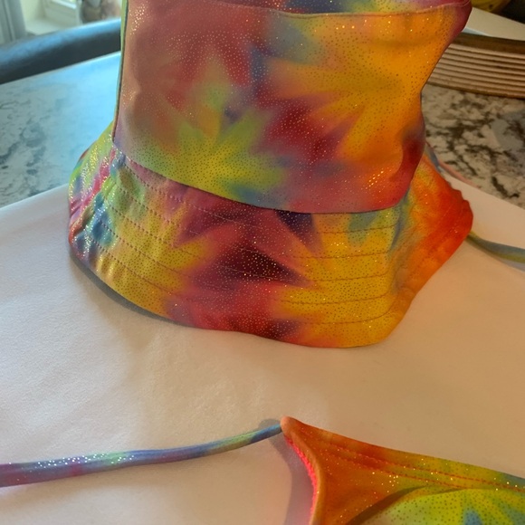 Reversible swim suit with matching bucket hat size small - Picture 4 of 6